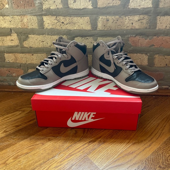 Size 8.5M/10W Dunks - Picture 2 of 6